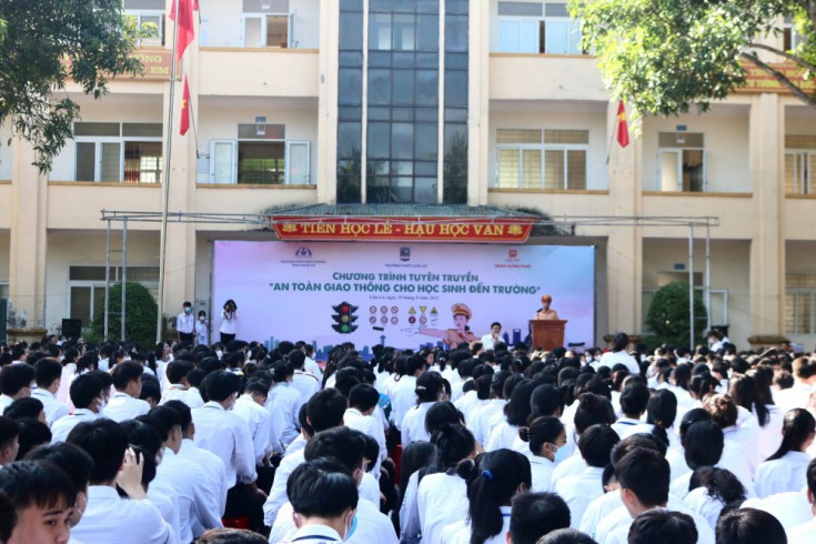 Trường THPT Cửa Lò (Nghệ An): "An toàn giao thông" cho học sinh tới trường
