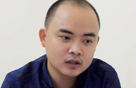 Nguyễn Quang Hiếu tại cơ quan công an. Ảnh: Theo ANTV