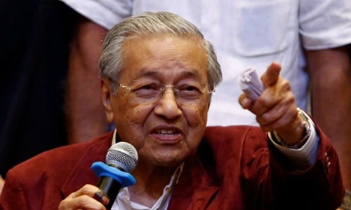 Thủ tướng Malaysia Mahathir Mohamad tại một buổi họp báo ở Kuala Lumpur vào ngày 10/5. Ảnh: Reuters.