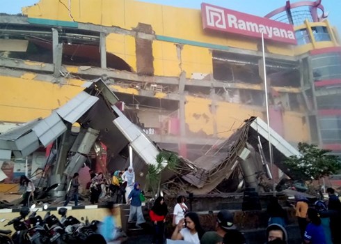 Một khu mua sắm ở Palu bị phá hủy sau trận động đất ngày 28 9