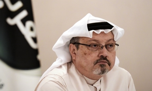 Jamal Khashoggi tại cuộc họp báo ở Bahrain tháng 12 2014