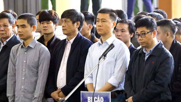 Các bị cáo trong phiên tòa xét xử vụ Phan Văn Vĩnh