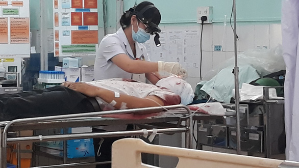 Bùi Chí Hiếu đang cấp cứu tại Bệnh viện Đa khoa tỉnh Gia Lai