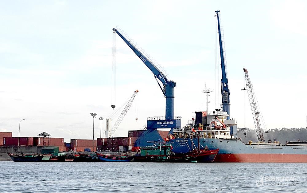 Bến cảng gần 400 tỷ đồng ở Nghệ An bị tàu cá chiếm dụng