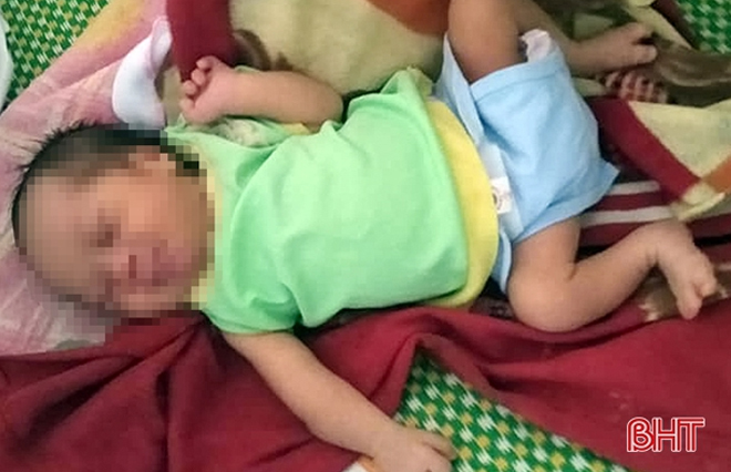 Cháu bé bị bỏ rơi tại Bệnh viên Đa khoa huyện Hương Sơn