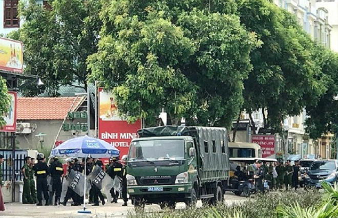 Thanh Hóa: Hàng chục cảnh sát tới biển Hải Tiến ngăn chặn xô xát giữa 2 nhà hàng