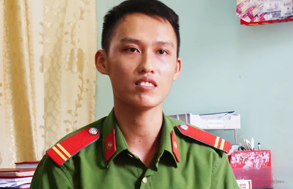 Chiến sỹ nghĩa vụ CAND Hồ Quang Vinh xuất sắc giành vị trí thủ khoa khối C03 cả nước trong kỳ thi THPT quốc gia năm 2019.