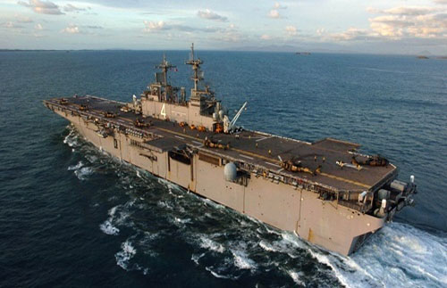 Tàu chiến Mỹ bắn rơi máy bay không người lái Iran