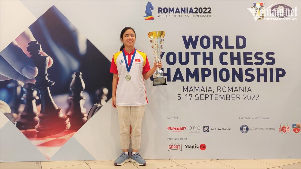 Nữ sinh lớp 11 chuyên Toán trở thành kiện tướng cờ vua thế giới